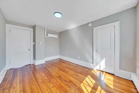 Tiny photo for 3219 Collingwood Street, Roanoke, VA 24018 (MLS # 364968)