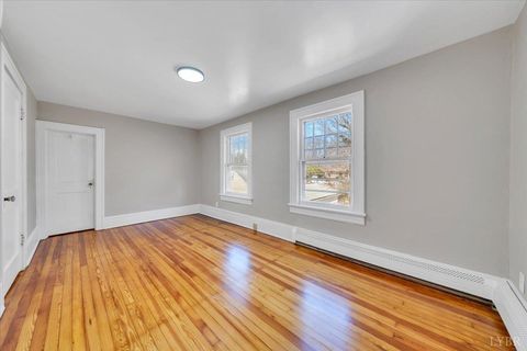 Tiny photo for 3219 Collingwood Street, Roanoke, VA 24018 (MLS # 364968)