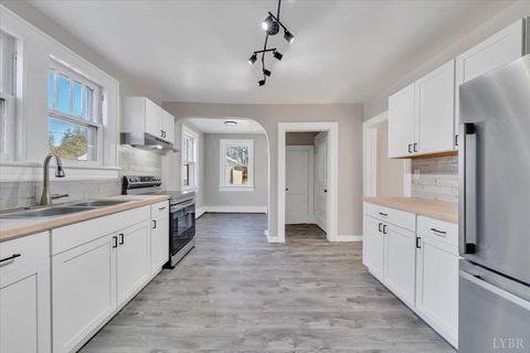 Tiny photo for 3219 Collingwood Street, Roanoke, VA 24018 (MLS # 364968)