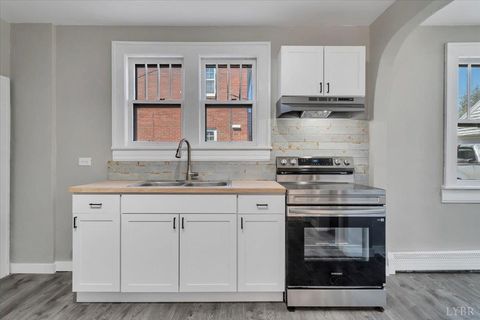 Tiny photo for 3219 Collingwood Street, Roanoke, VA 24018 (MLS # 364968)