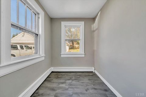 Tiny photo for 3219 Collingwood Street, Roanoke, VA 24018 (MLS # 364968)