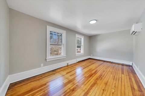 Tiny photo for 3219 Collingwood Street, Roanoke, VA 24018 (MLS # 364968)