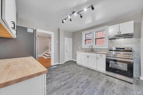 Tiny photo for 3219 Collingwood Street, Roanoke, VA 24018 (MLS # 364968)