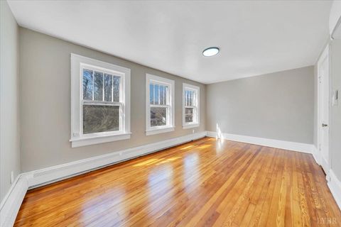 Tiny photo for 3219 Collingwood Street, Roanoke, VA 24018 (MLS # 364968)