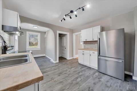 Tiny photo for 3219 Collingwood Street, Roanoke, VA 24018 (MLS # 364968)