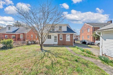 Tiny photo for 3219 Collingwood Street, Roanoke, VA 24018 (MLS # 364968)