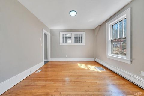 Tiny photo for 3219 Collingwood Street, Roanoke, VA 24018 (MLS # 364968)