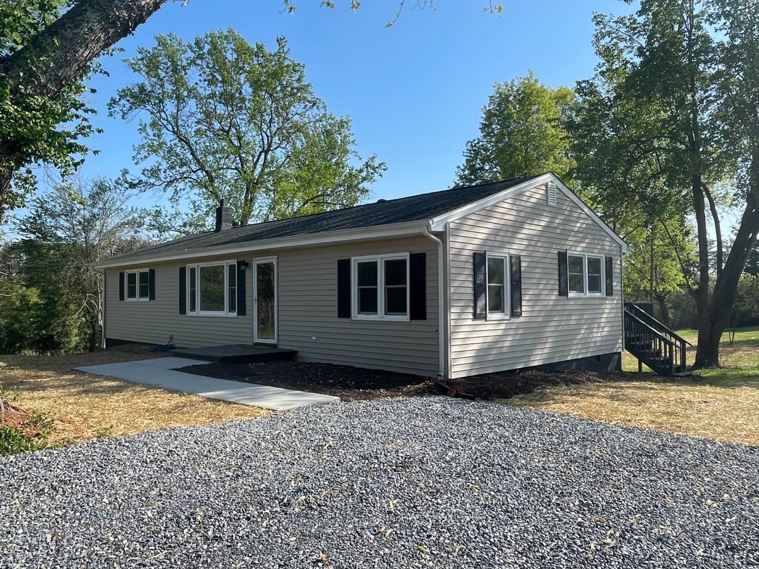 1079 Glenwood Drive, Bedford, Virginia image 1