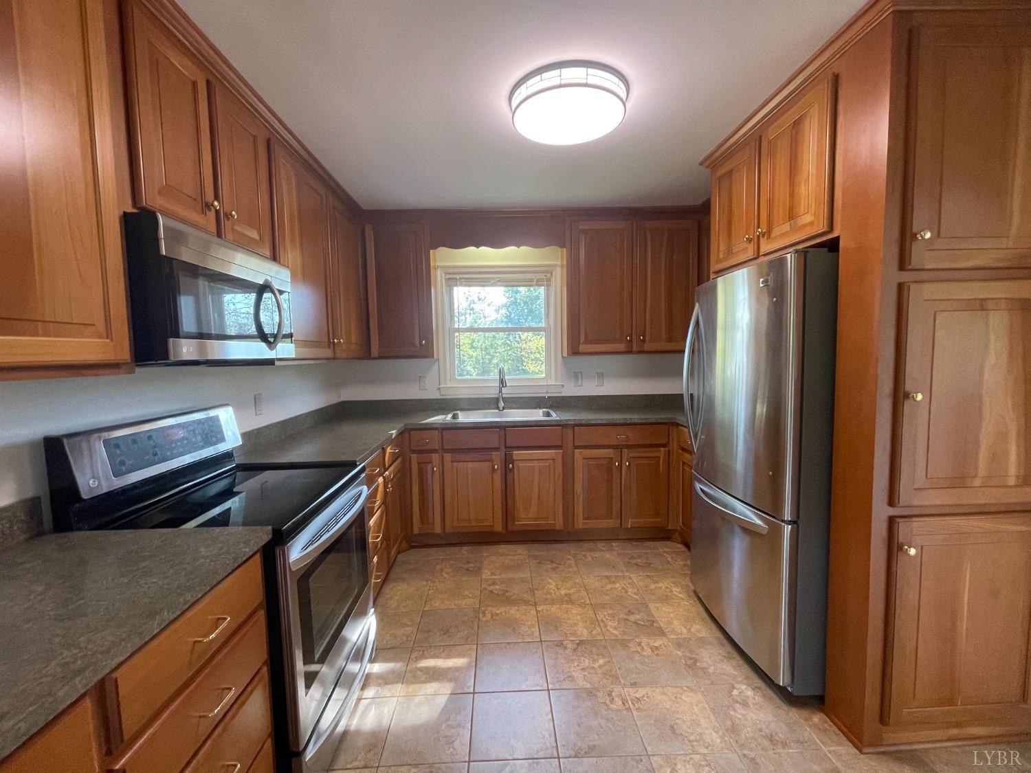 1079 Glenwood Drive, Bedford, Virginia image 3