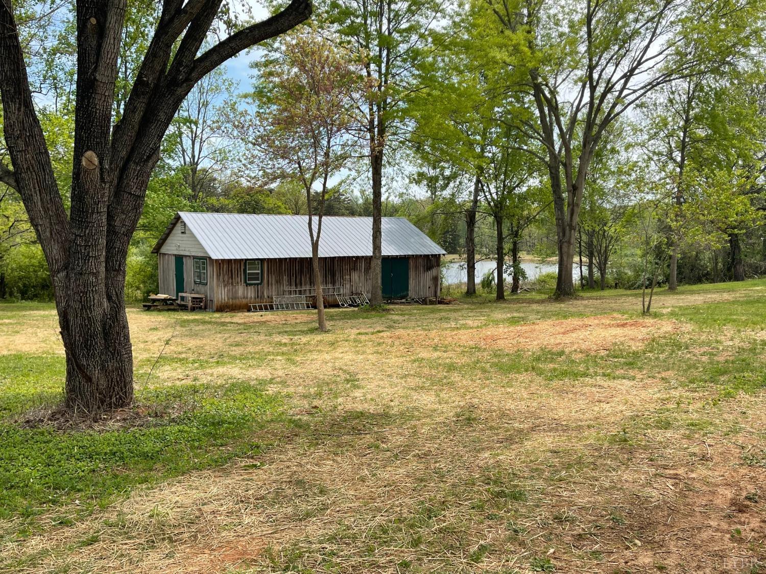 1079 Glenwood Drive, Bedford, Virginia image 2