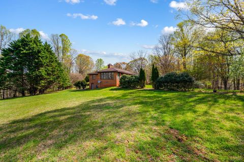 Tiny photo for 331 Johnson Drive, Amherst, VA 24523 (MLS # 365764)