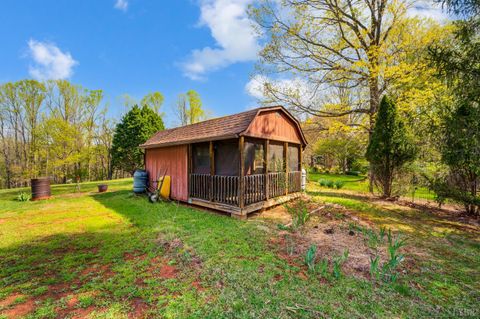 Tiny photo for 331 Johnson Drive, Amherst, VA 24523 (MLS # 365764)
