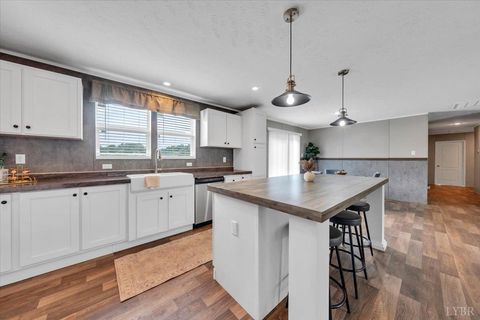 Tiny photo for 1844 Fiddler Creek Road, Bedford, VA 24523 (MLS # 366784)