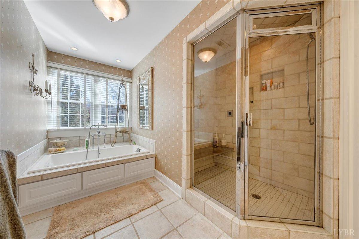 Lynchburg, Virginia 24503, United States, 4 Bedrooms Bedrooms, ,5 BathroomsBathrooms,Residential,Pending,11598