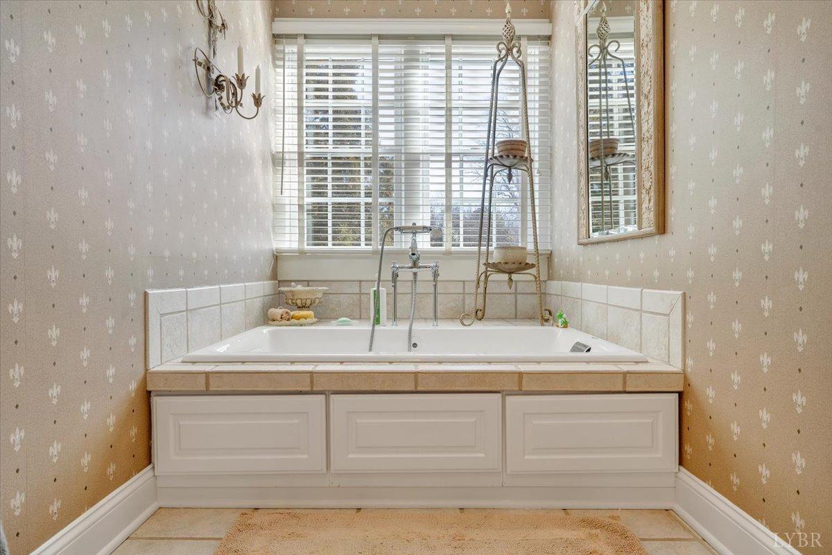 Lynchburg, Virginia 24503, United States, 4 Bedrooms Bedrooms, ,5 BathroomsBathrooms,Residential,Pending,11598