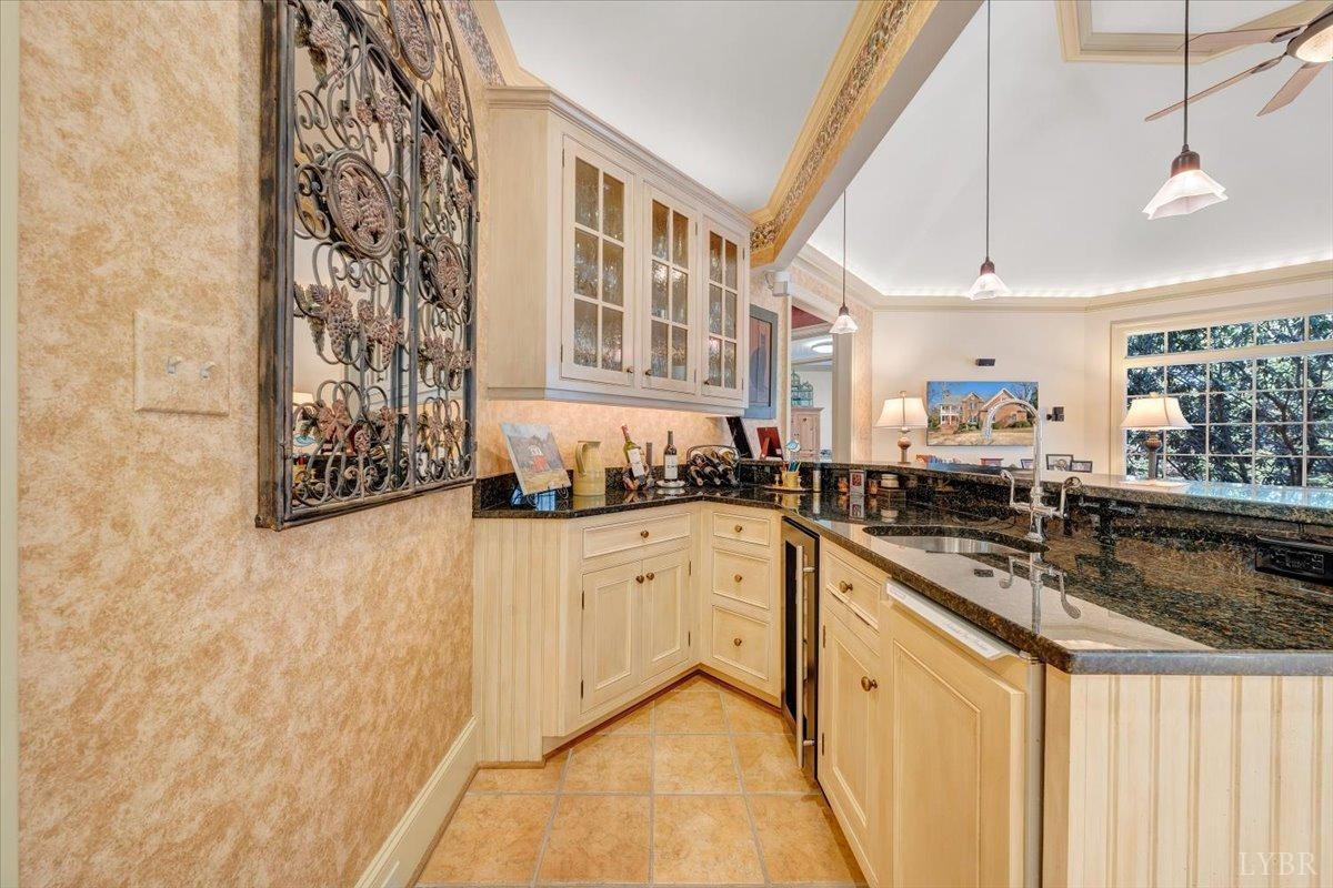 Lynchburg, Virginia 24503, United States, 4 Bedrooms Bedrooms, ,5 BathroomsBathrooms,Residential,Pending,11598