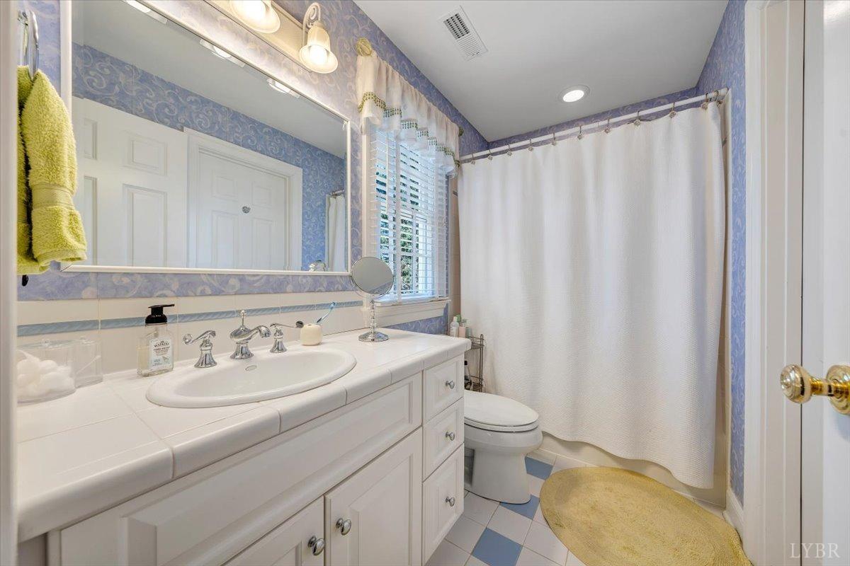 Lynchburg, Virginia 24503, United States, 4 Bedrooms Bedrooms, ,5 BathroomsBathrooms,Residential,Pending,11598