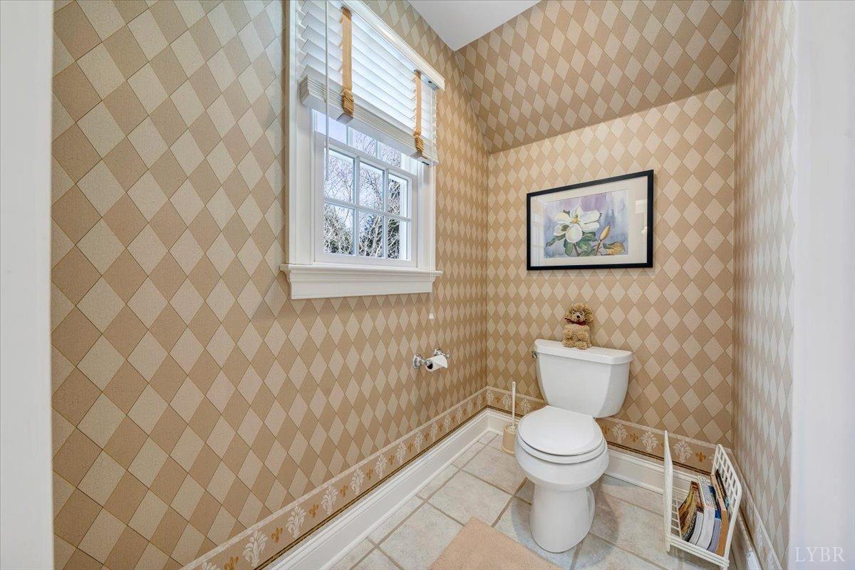 Lynchburg, Virginia 24503, United States, 4 Bedrooms Bedrooms, ,5 BathroomsBathrooms,Residential,Pending,11598