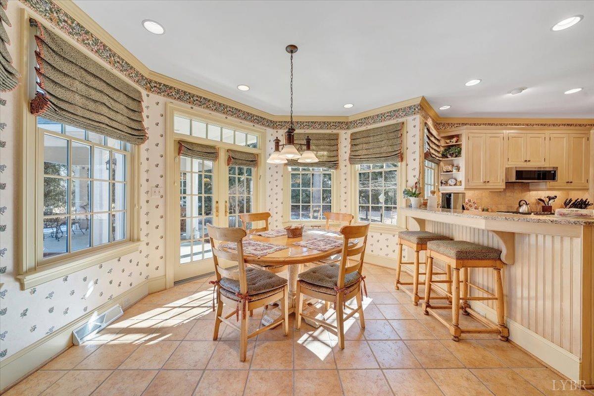 Lynchburg, Virginia 24503, United States, 4 Bedrooms Bedrooms, ,5 BathroomsBathrooms,Residential,Pending,11598