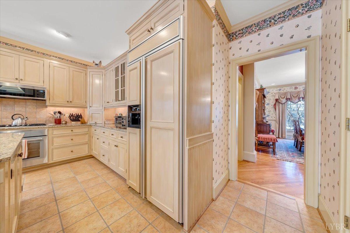 Lynchburg, Virginia 24503, United States, 4 Bedrooms Bedrooms, ,5 BathroomsBathrooms,Residential,Pending,11598