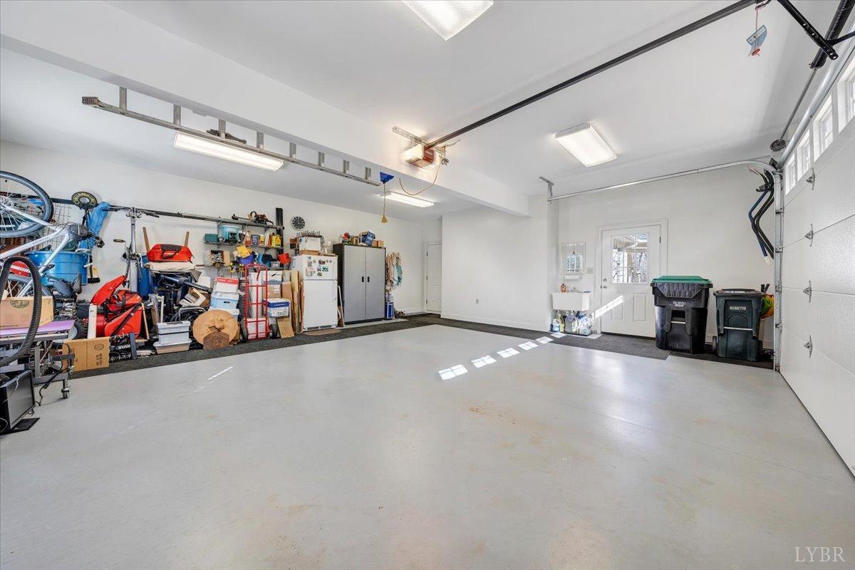 Lynchburg, Virginia 24503, United States, 4 Bedrooms Bedrooms, ,5 BathroomsBathrooms,Residential,Pending,11598