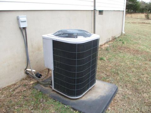 Tiny photo for 3009 Pocket Road, Hurt, VA 24563 (MLS # 364024)