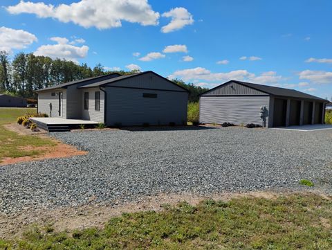 Tiny photo for 3941 PROMISE LAND RD Rd, Appomattox, VA 24522 (MLS # 361506)