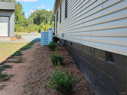 Tiny photo for 3941 PROMISE LAND RD Rd, Appomattox, VA 24522 (MLS # 361506)