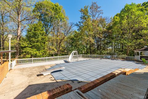 Tiny photo for 207 Fox Runn Dr Dr, Lynchburg, VA 24503 (MLS # 362351)