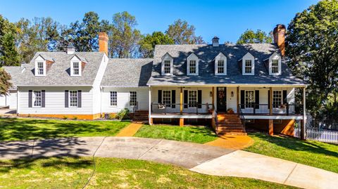 Photo of 207 Fox Runn Dr Dr, Lynchburg, VA 24503 (MLS # 362351)