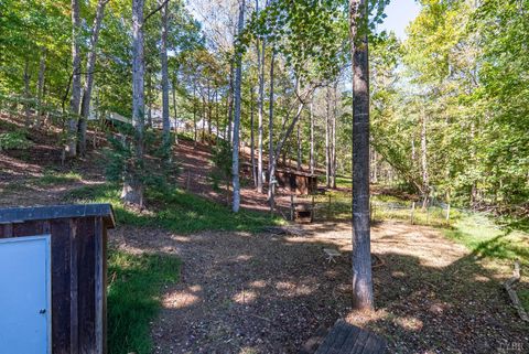 Tiny photo for 207 Fox Runn Dr Dr, Lynchburg, VA 24503 (MLS # 362351)