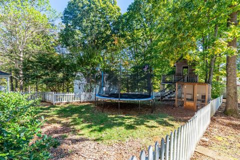 Tiny photo for 207 Fox Runn Dr Dr, Lynchburg, VA 24503 (MLS # 362351)