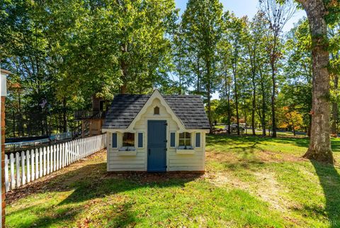 Tiny photo for 207 Fox Runn Dr Dr, Lynchburg, VA 24503 (MLS # 362351)