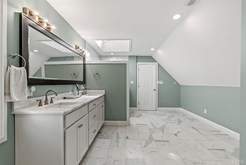 Tiny photo for 207 Fox Runn Dr Dr, Lynchburg, VA 24503 (MLS # 362351)