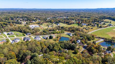 Tiny photo for 207 Fox Runn Dr Dr, Lynchburg, VA 24503 (MLS # 362351)