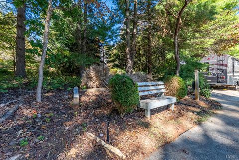 Tiny photo for 207 Fox Runn Dr Dr, Lynchburg, VA 24503 (MLS # 362351)