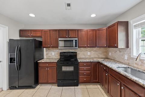 Tiny photo for 110 Aaron Place Pl #200, Lynchburg, VA 24502 (MLS # 362057)