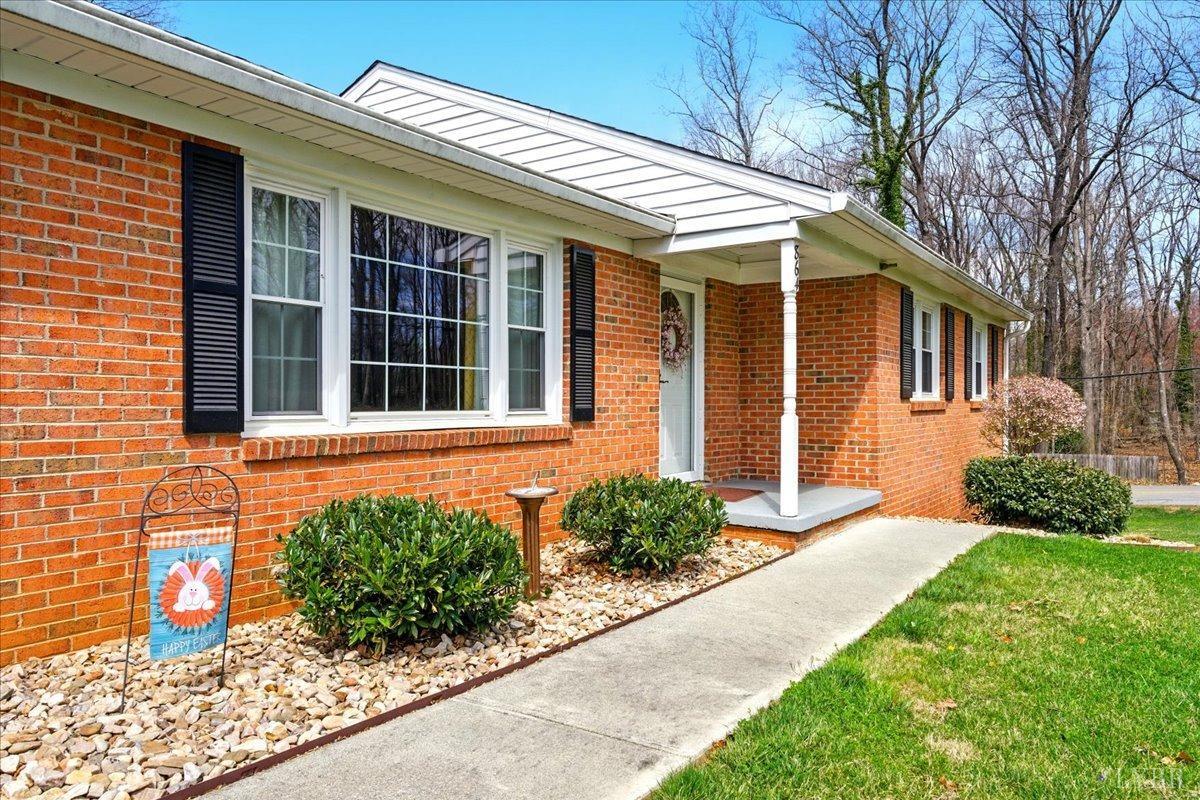 864 Rainbow Forest Drive, Lynchburg, Virginia image 2