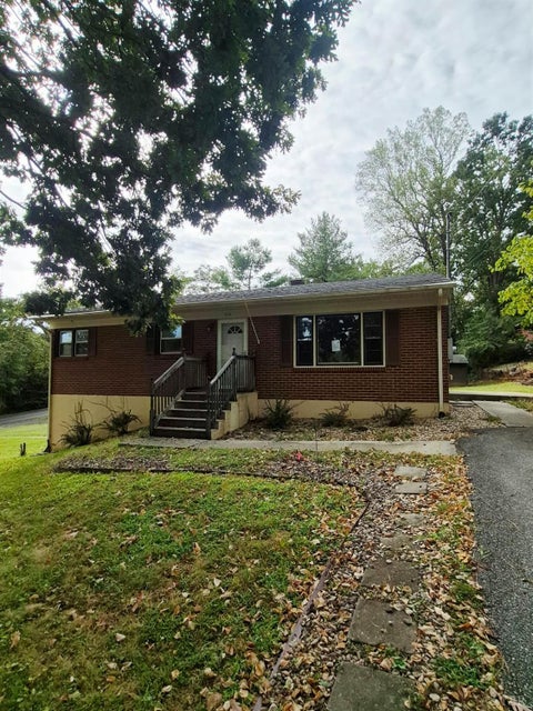 Homes For Sale - 212 Ogden Road<br/> Campbell County, Altavista, VA 24517