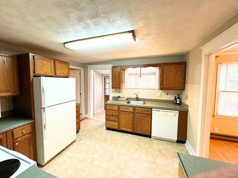 Tiny photo for 1908 Roxbury Street, Lynchburg, VA 24501 (MLS # 363935)