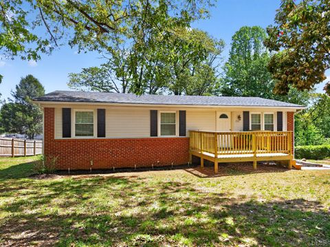 Photo of 3537 Bell Town Rd, Bedford, VA 24523 (MLS # 365932)