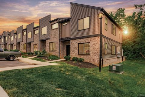 Townhouse For Sale - 132 Allure Dr Dr<br/> Rustburg, VA 24588