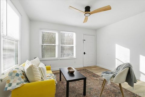 Tiny photo for 442 W King St St, Bedford, VA 24523 (MLS # 363809)