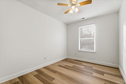 Tiny photo for 442 W King St St, Bedford, VA 24523 (MLS # 363809)