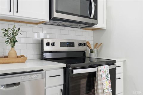 Tiny photo for 442 W King St St, Bedford, VA 24523 (MLS # 363809)