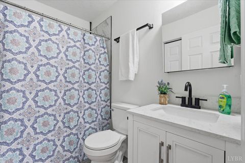 Tiny photo for 442 W King St St, Bedford, VA 24523 (MLS # 363809)