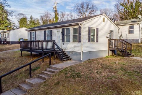 Photo of 442 W King St St, Bedford, VA 24523 (MLS # 363809)