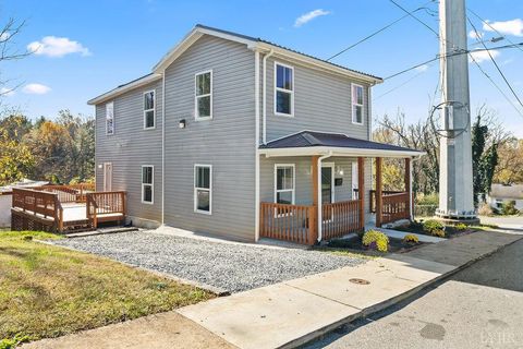 Tiny photo for 1018 Garland Street, Lynchburg, VA 24504 (MLS # 362962)
