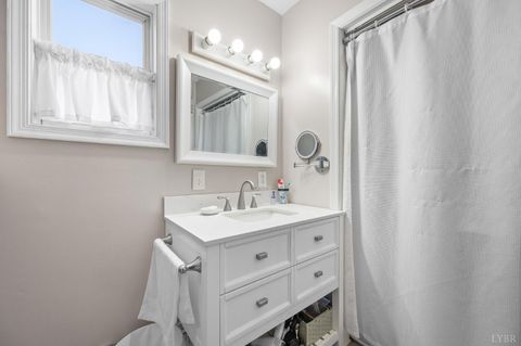 Tiny photo for 1215 Longwood Avenue, Bedford, VA 24523 (MLS # 364144)