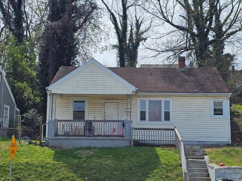 Photo of 901 Centerdale Street, Lynchburg, VA 24501 (MLS # 365358)